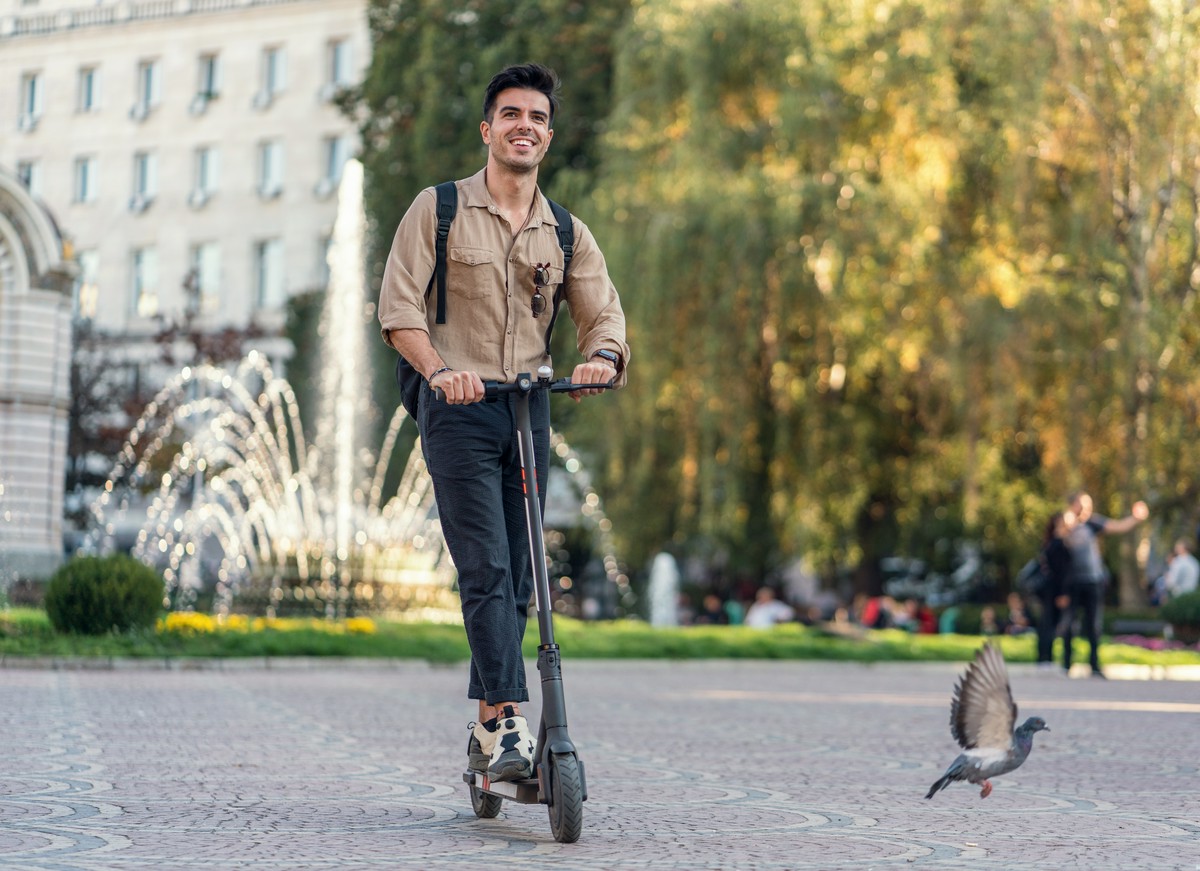 Czy do kierowania hulajnogą elektryczną są potrzebne specjalne uprawnienia?